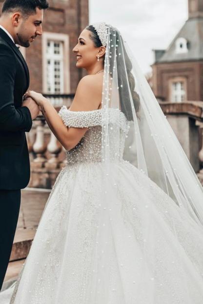Plus Size Ivory Long Ball Gown Off the Shoulder Tulle Lace Wedding Dresses