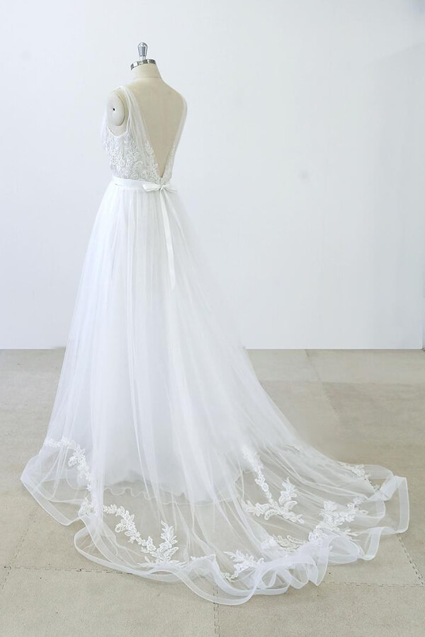 Long White V-neck Ruffle Applqiues Tulle A-line Wedding Dress