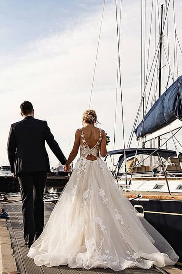 Elegant Long A-line Sweetheart Appliques Tulle Chapel Train Wedding Dresses