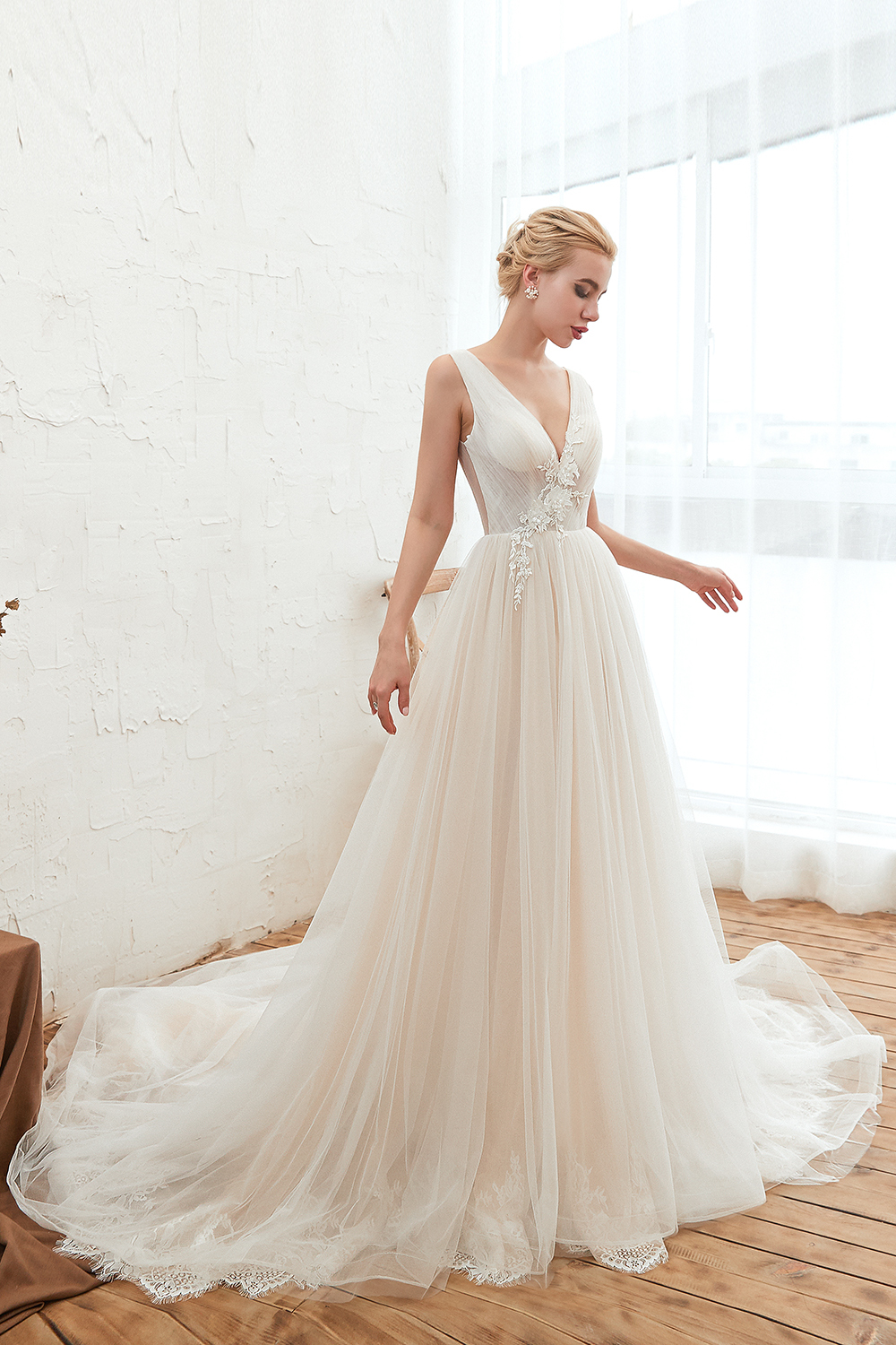 Chic Long V-neck Lace-up Appliques Tulle A-line Wedding Dress