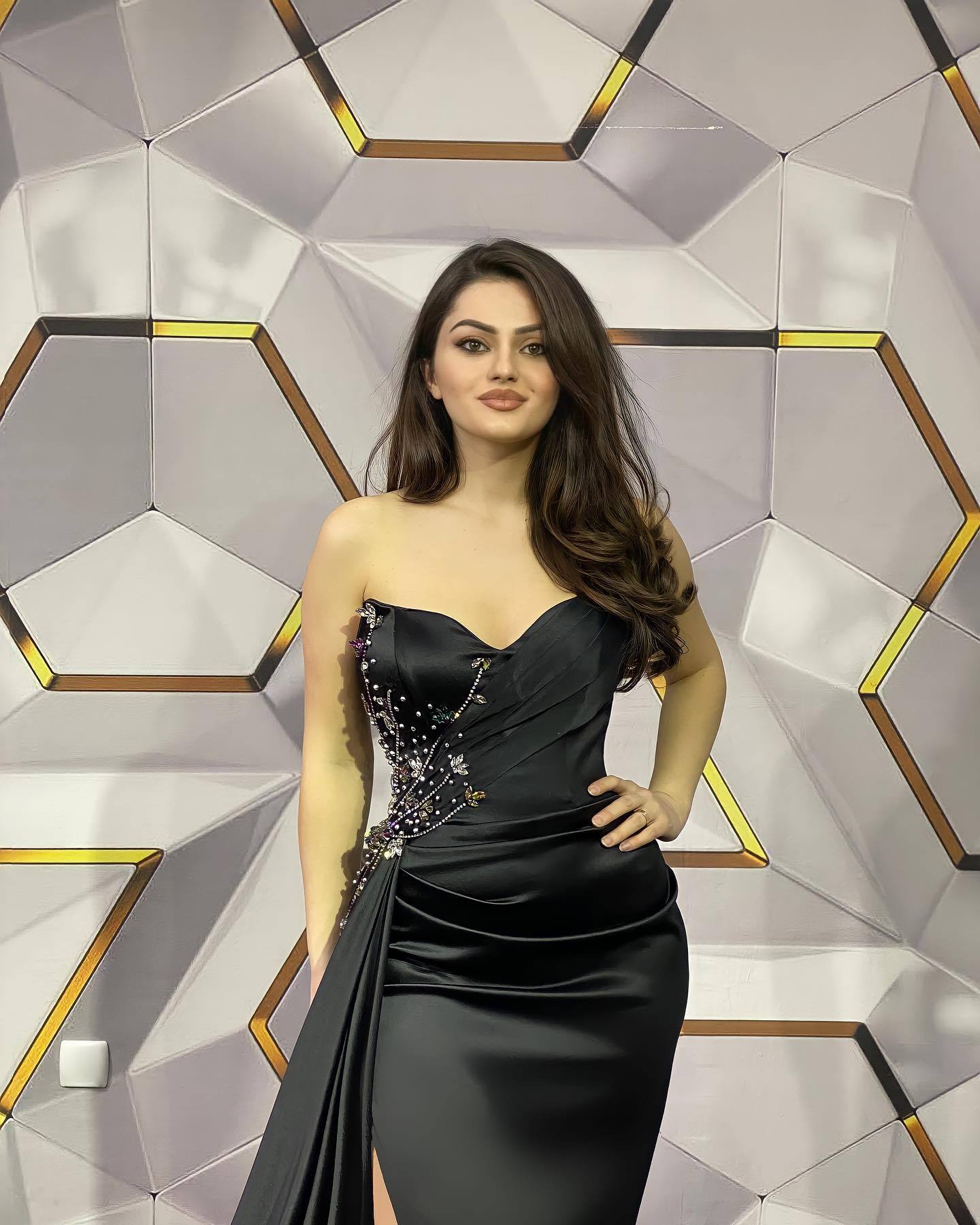 Sexy Black Sweetheart Ruffles Crystal Mermaid Prom Dress With Side Slit