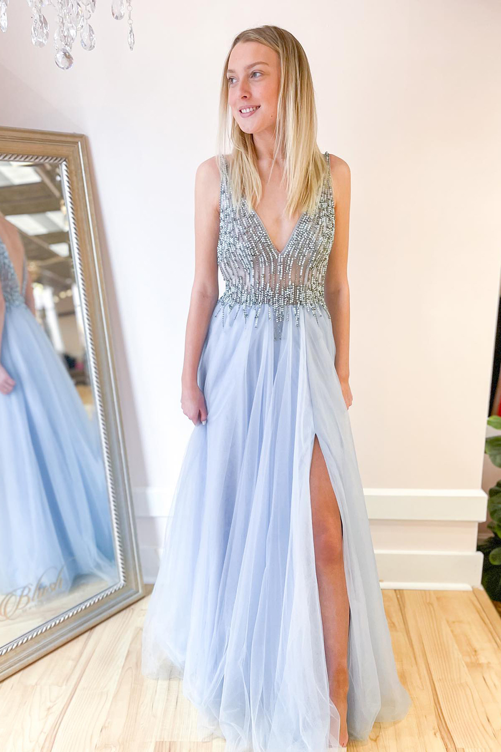 Stunning Deep V-neck Beading Pearl Tulle Open Back A-Line Prom Dress With Split