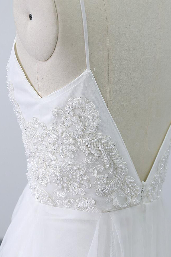 Chic Long A-line V-neck Spaghetti Strap Appliques Tulle Wedding Dress
