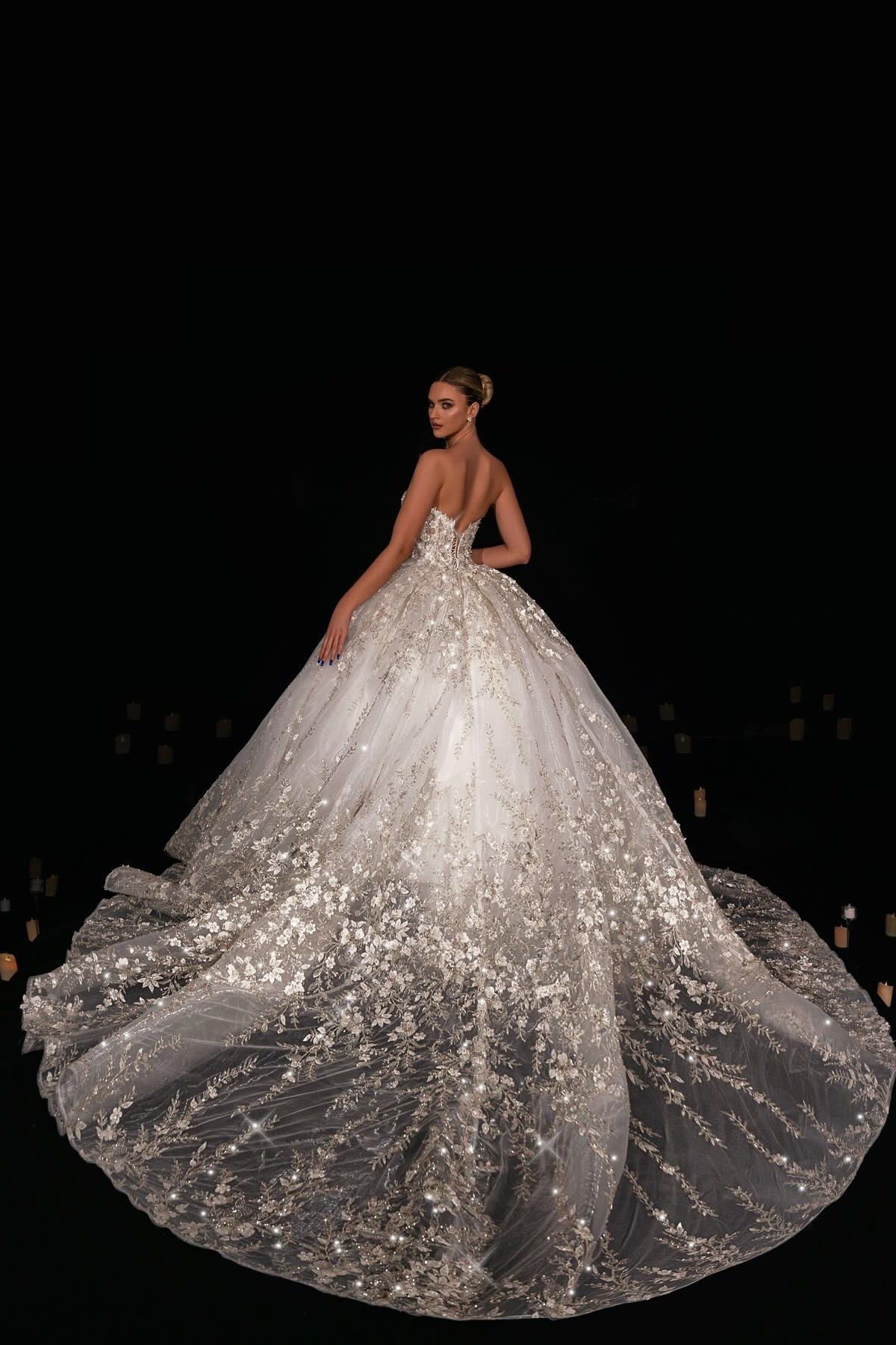 Elegant Long Strapless Sweetheart Appliques Lace Ball Gown Wedding Dress