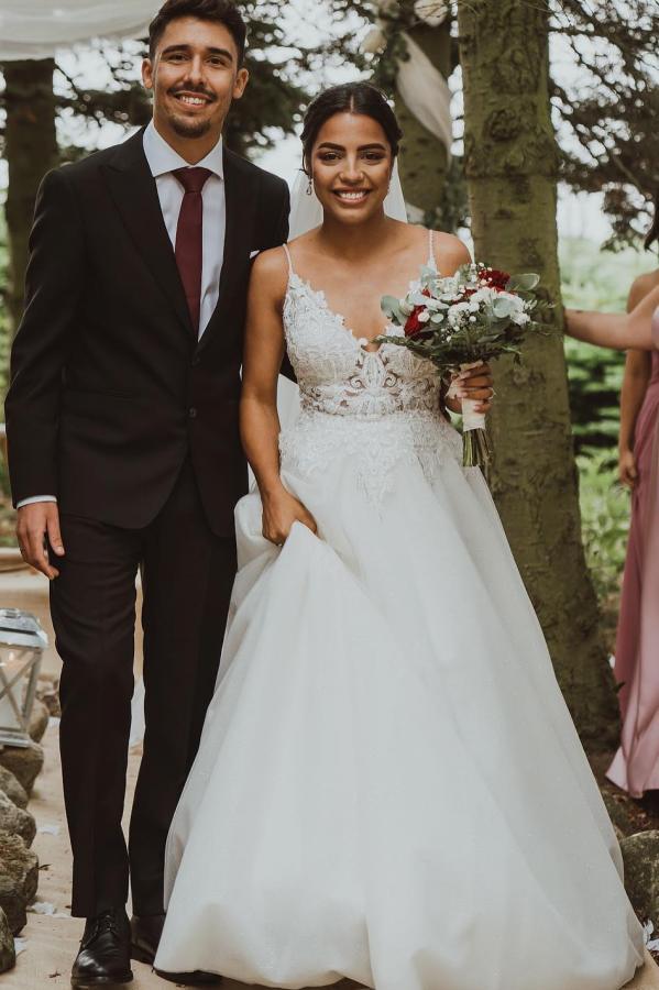 Elegant Long A-line V-neck Spaghetti Straps Tulle Lace Backless Wedding Dress