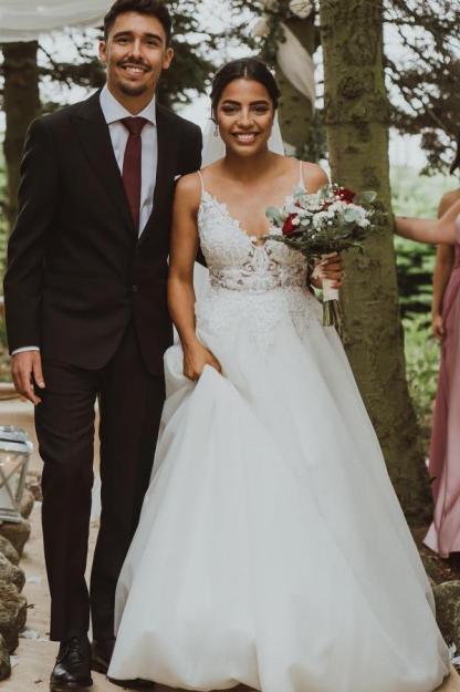 Elegant Long A-line V-neck Spaghetti Straps Tulle Lace Backless Wedding Dress