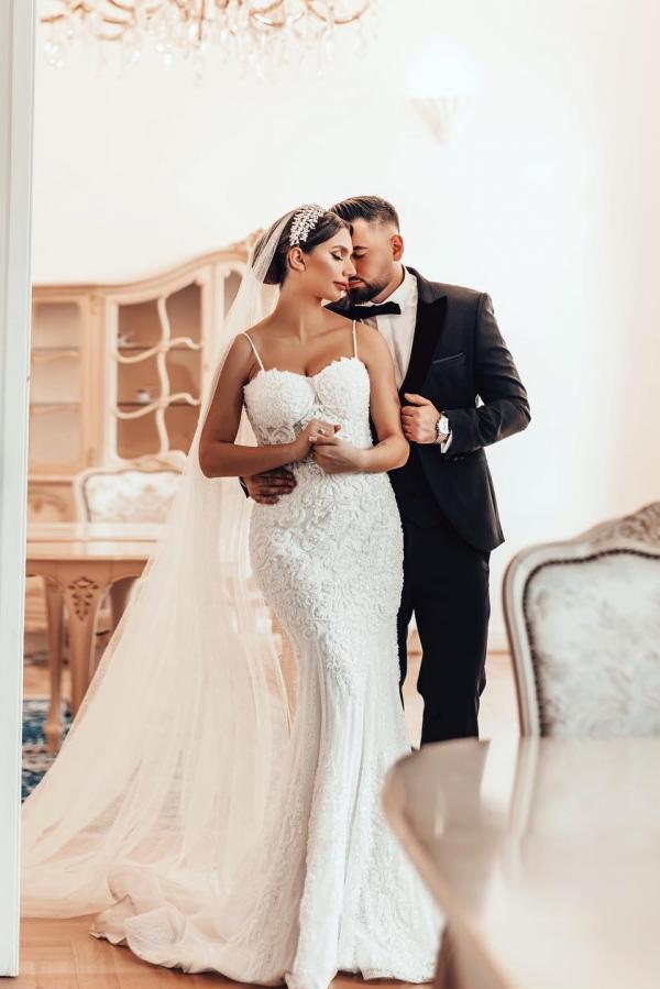 Spaghetti Straps Sweetheart White Long Mermaid Wedding Dress with Beads