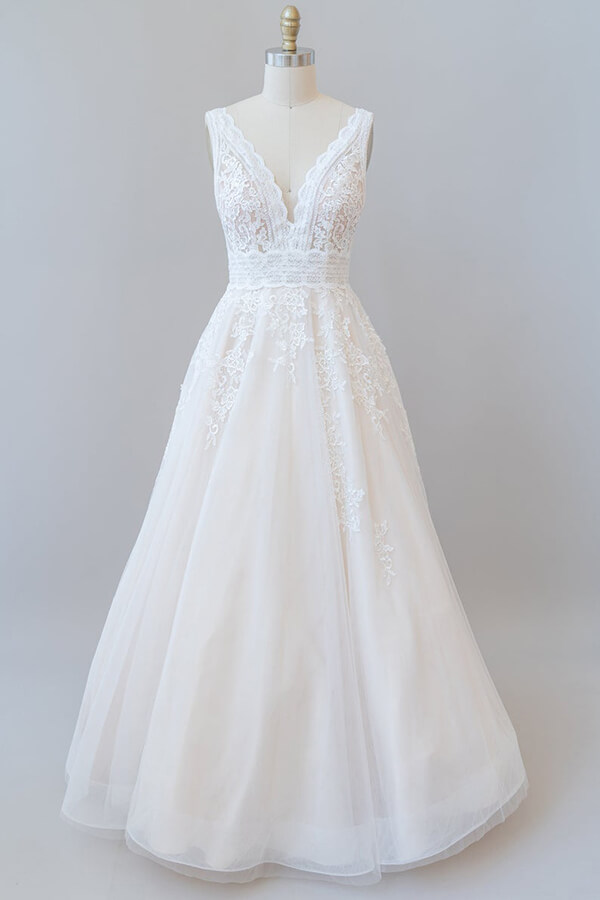 Elegant Long V-neck Appliques Lace Tulle A-line Wedding Dress