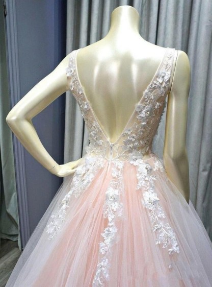 Elegant A-line Spaghetti Straps Deep V-neck Open Back Appliques Lace Tulle Prom Dress