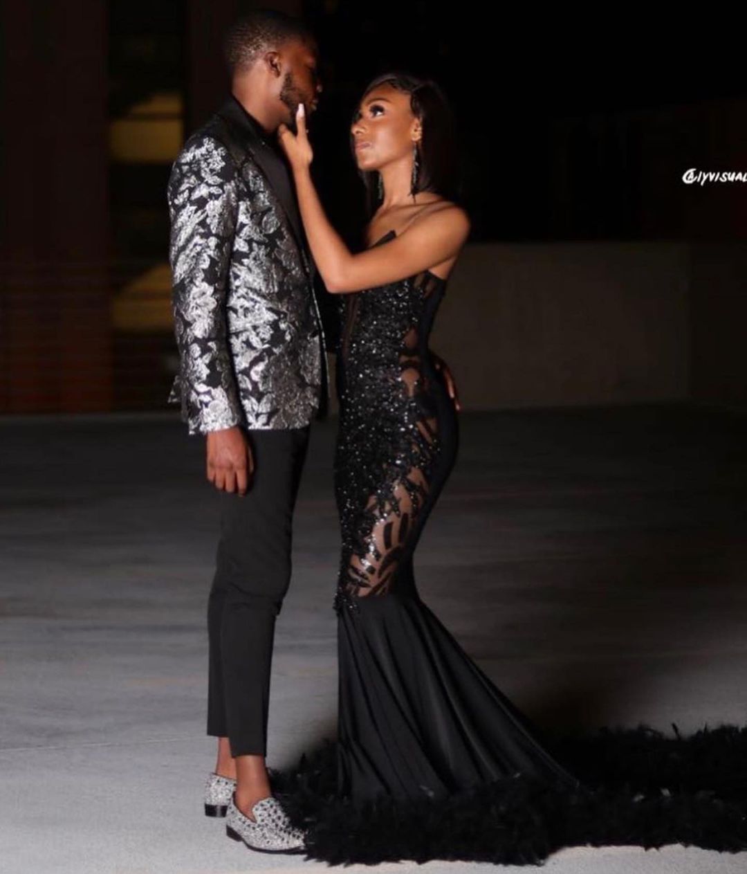 Stylish Black Strapless Appliques Lace Mermaid Prom Dress With Feather