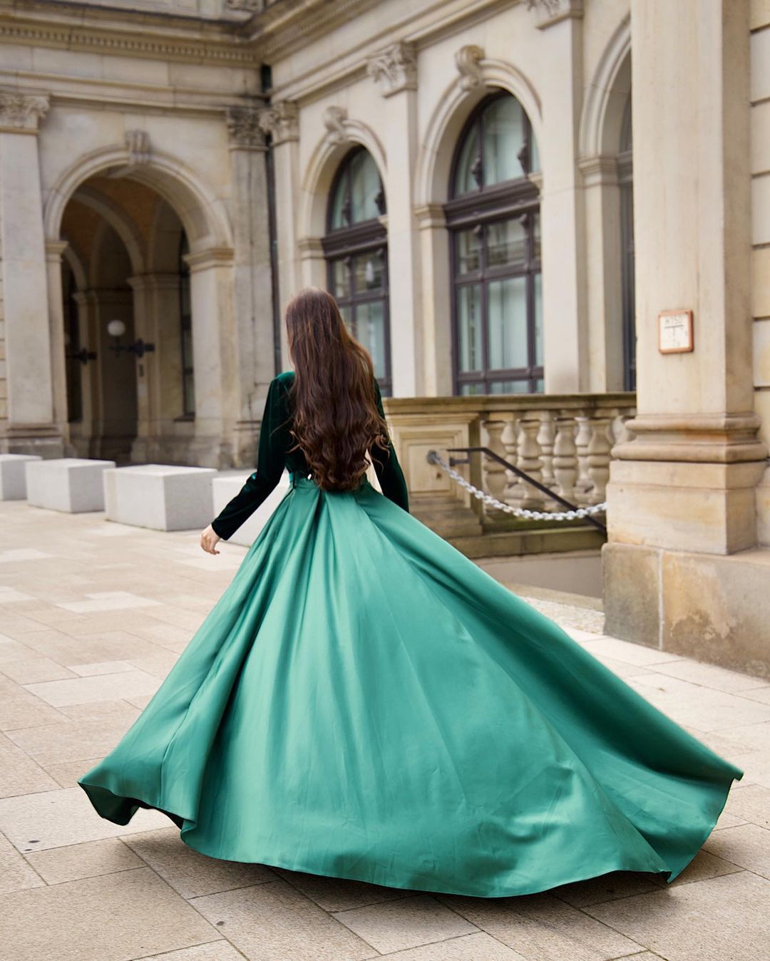 Vintage A-line Velvet V-neck Long Sleeves Prom Dress with Slit