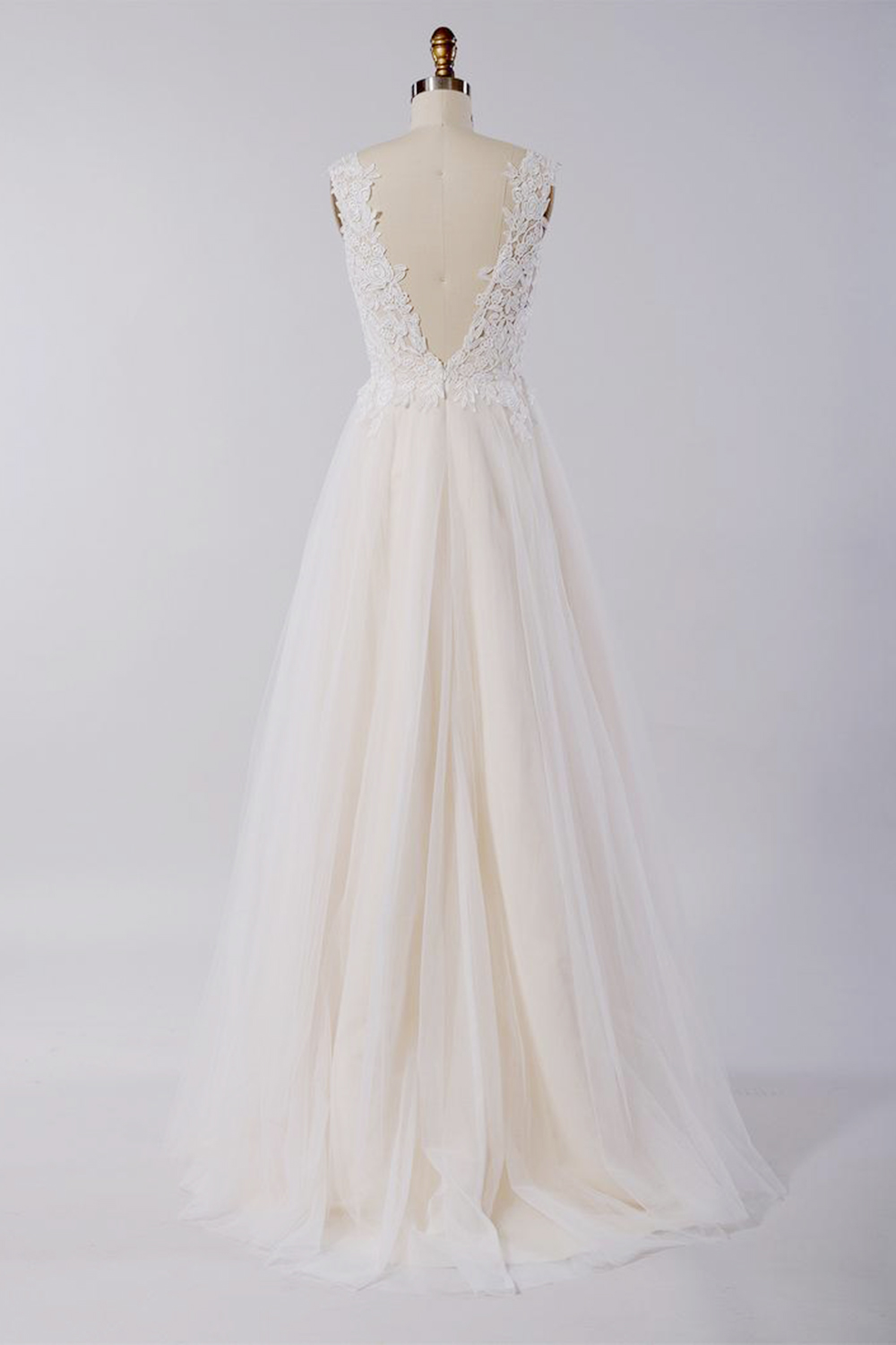 Elegant Long Appliques Lace Tulle A-line Wedding Dress