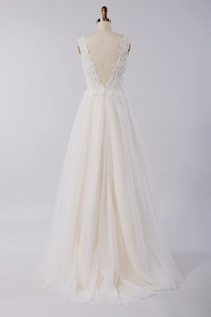 Elegant Long Appliques Lace Tulle A-line Wedding Dress