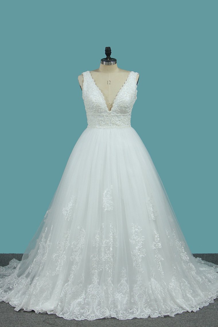 Plus Size Long V-neck A-Line Appliques Lace Backless Tulle Floor-length Wedding Dress