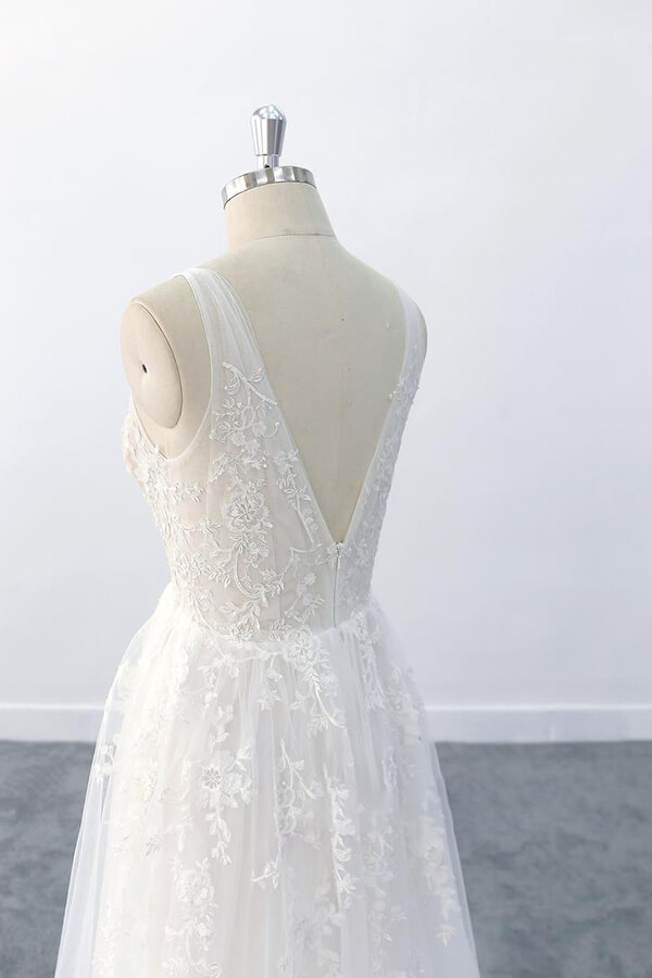 Elegant Long A-line V-neck Appliques Lace Tulle Wedding Dress