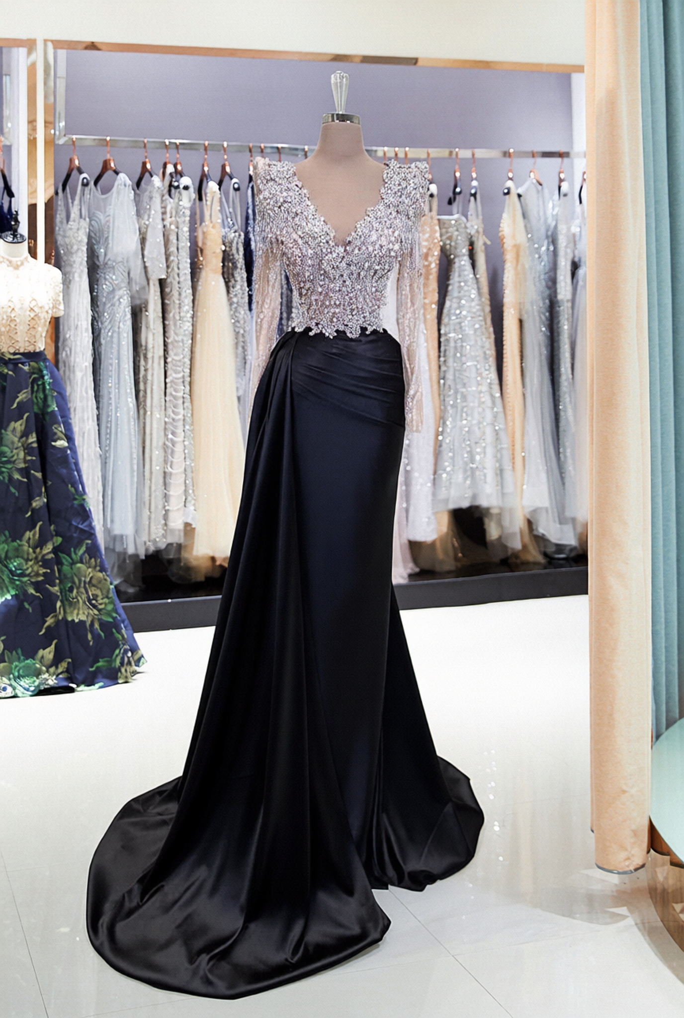 Black Long Sleeves Mermaid V-Neck Sequined Satin Prom Dresses with Beads
