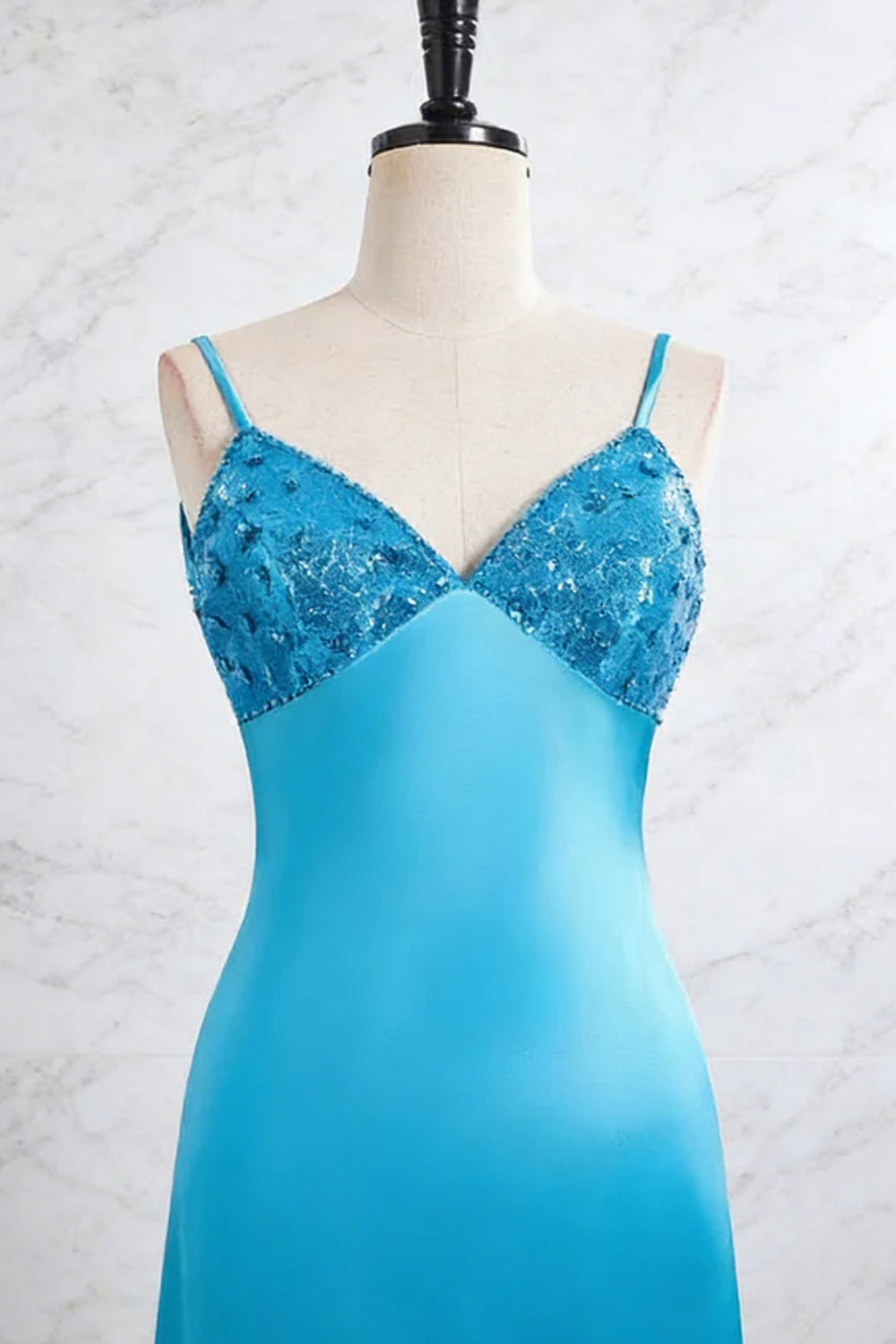 Cocosbride Blue V-neck Satin Sheath Prom Dress with Beadings