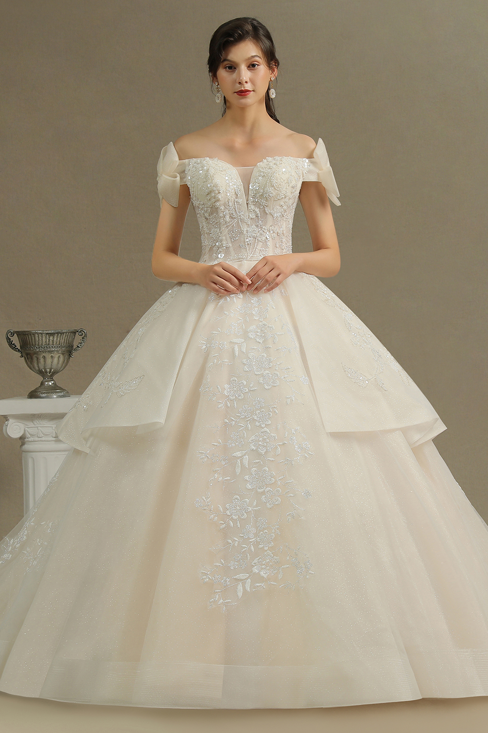 CPH244 Elegant Off-the-Shoulder Tulle Lace Ball Gown Floor Length Luxury Wedding Dresses