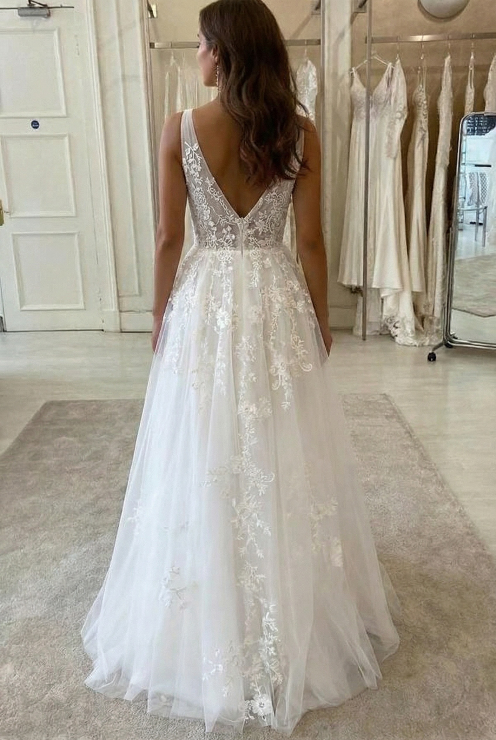 Elegant Long A-line V-neck Appliques Lace Tulle Wedding Dress