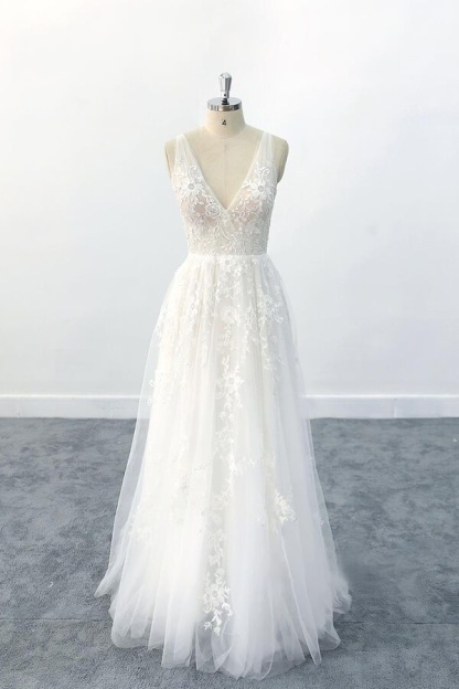 Elegant Long A-line V-neck Appliques Lace Tulle Wedding Dress