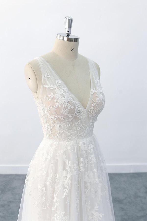 Elegant Long A-line V-neck Appliques Lace Tulle Wedding Dress