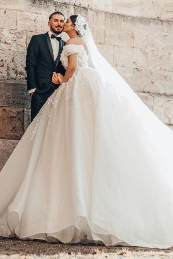 Elegant Plus Size Ball Gown Off the Shoulder Tulle Lace Long Wedding Dresses