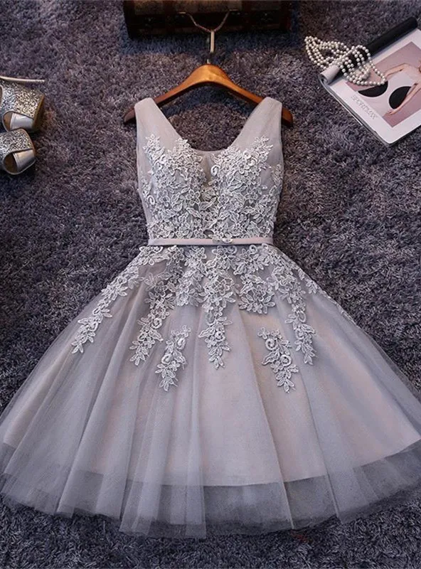 Elegant Silver Short A-line V-neck Tulle Lace Homecoming Dresses