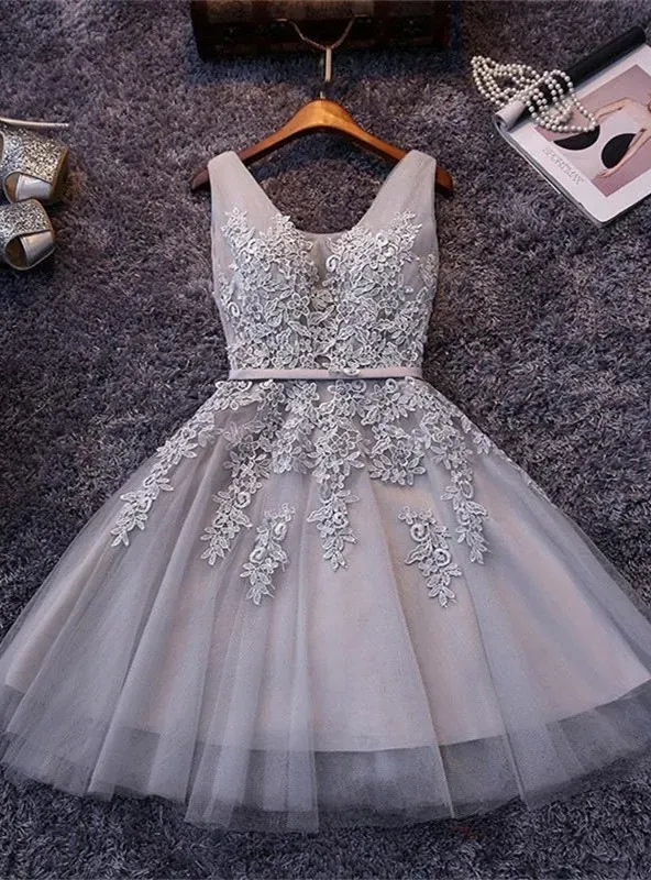 Elegant Silver Short A-line V-neck Tulle Lace Homecoming Dresses