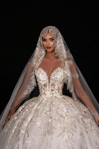 Elegant Long Strapless Sweetheart Appliques Lace Ball Gown Wedding Dress