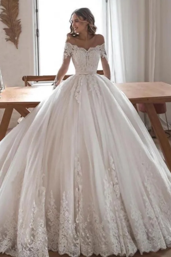 Gorgeous Long Off the Shoulder Ball Gown Lace Tulle Wedding Dresses with Sleeves