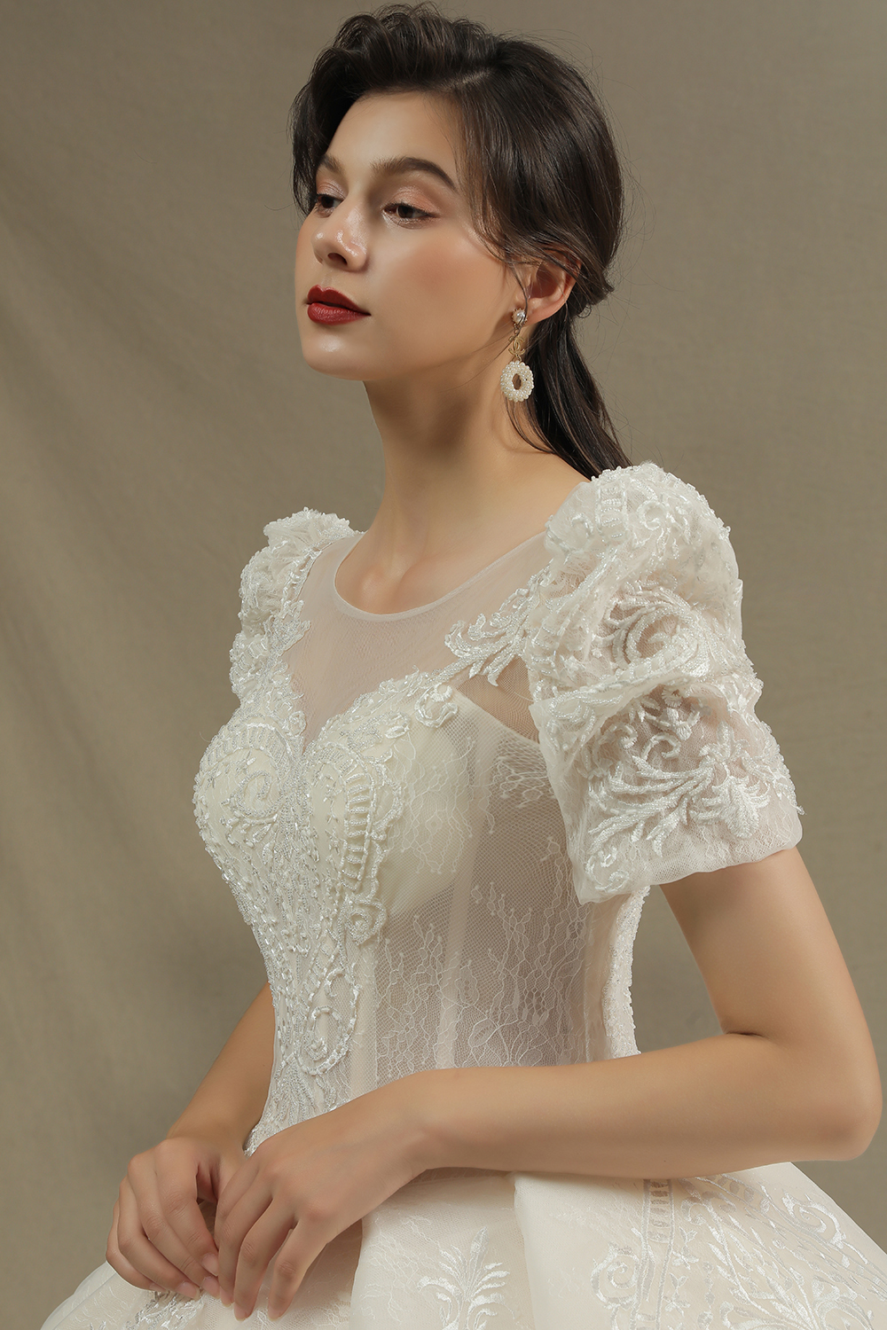 Luxury Long Ball Gown Sweetheart Sweep Train Wedding Dresses with Short Sleeves