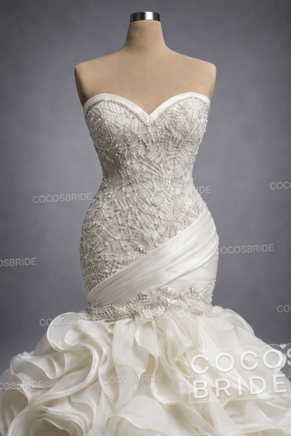 Luxury Strapless Mermaid Wedding Dress with Ruffle
