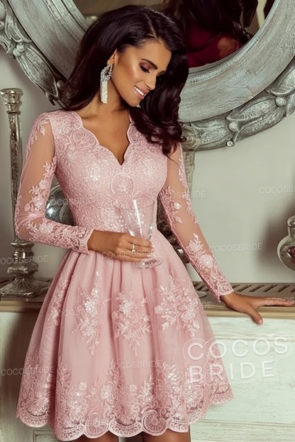 Elegant Short A-line V-neck Tulle Lace Homecoming Dresses with Sleeves