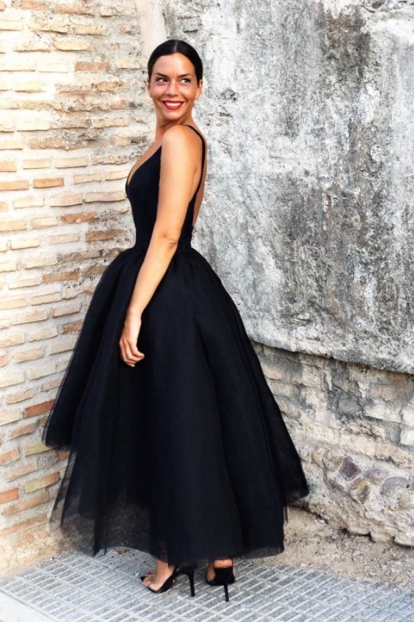 Simple Black V-neck Sleeveless Asymmetrical A-Line Prom Dresses