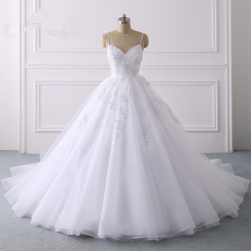 Glamorous Long Ball Gown Spaghetti Straps V-Neck Tulle Wedding Dress with Appliques Lace
