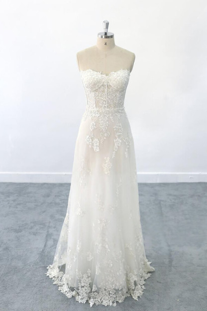 Appliques Strapless Tulle Sheath Wedding Dress