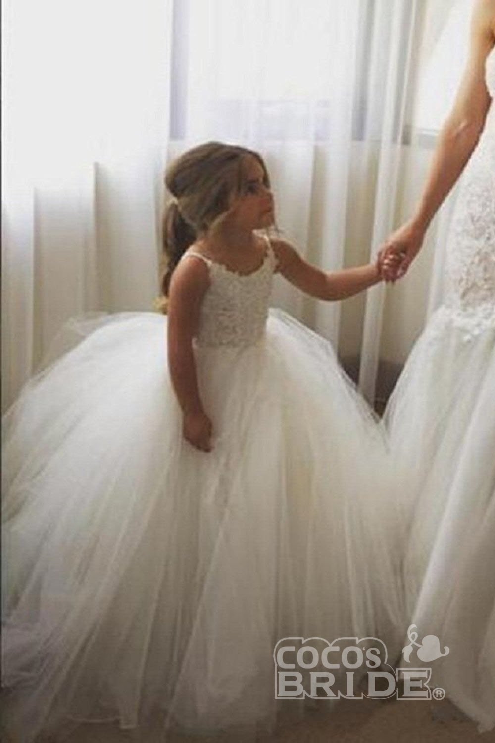 Long Tulle Lace Square Neckline Sleeveless Ball Gown Flower Girls Dress