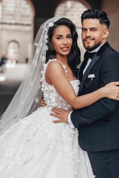 Gorgeous Long Ball Gown Square Neck Floral Lace Tulle Wedding Dresses