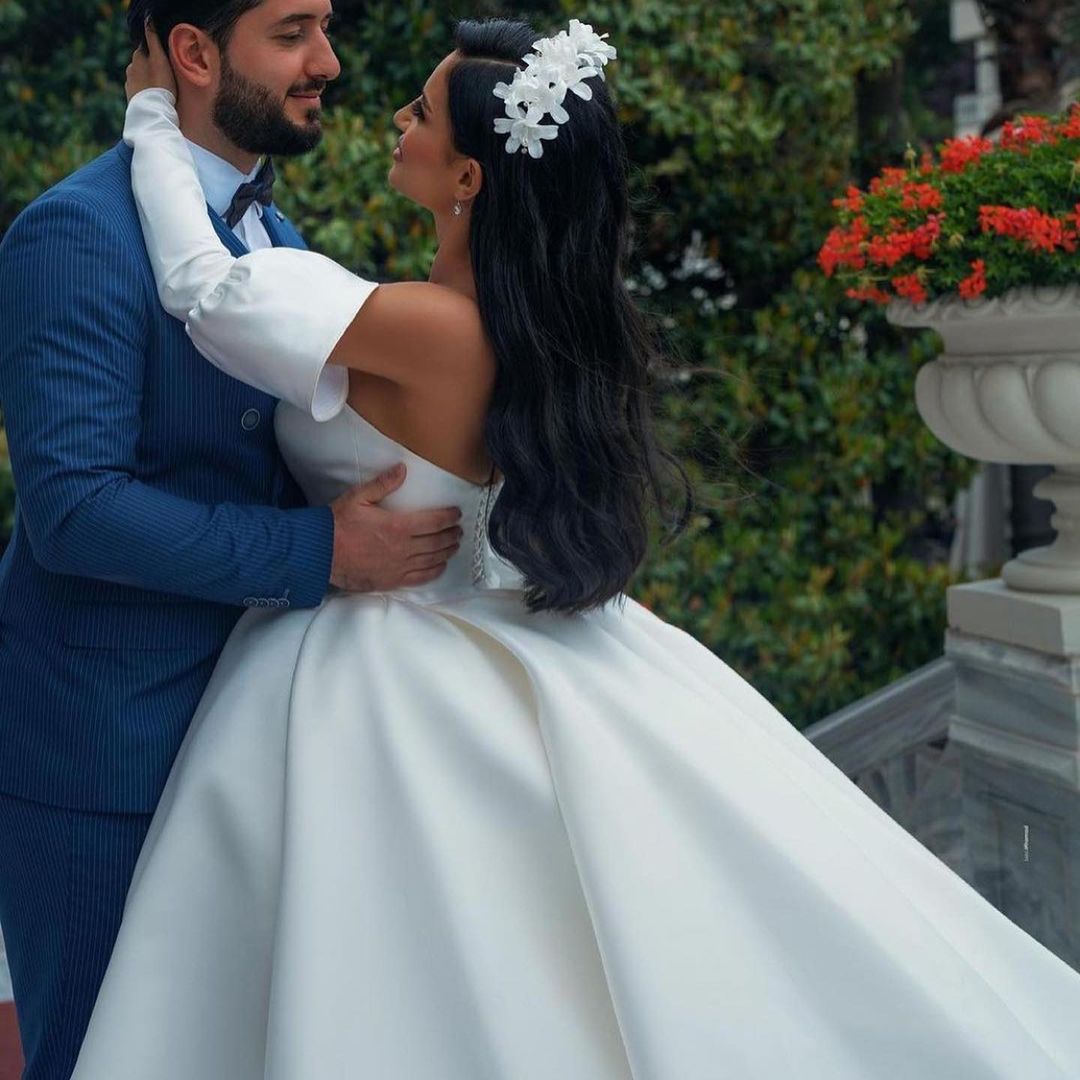 Long Ball Gown Satin Sweetheart Wedding Dresses with Sleeves