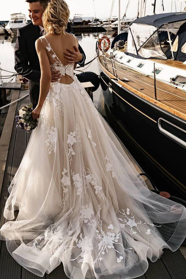 Elegant Long A-line Sweetheart Appliques Tulle Chapel Train Wedding Dresses