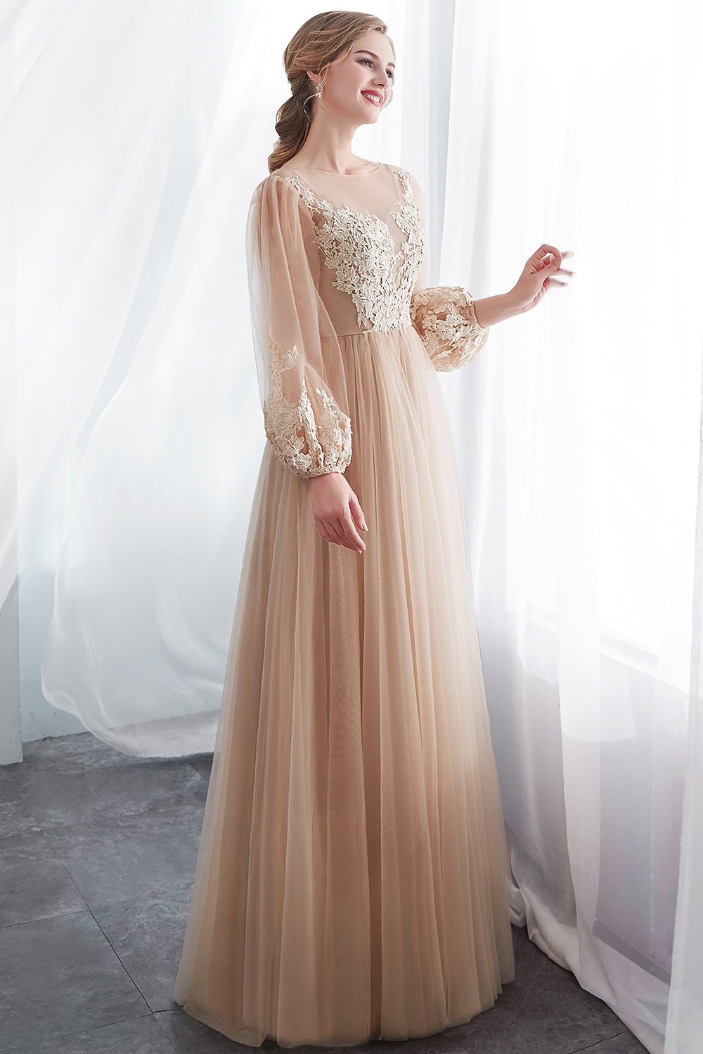Champagne A-line Long Sleeves Appliques Tulle Evening Dresses