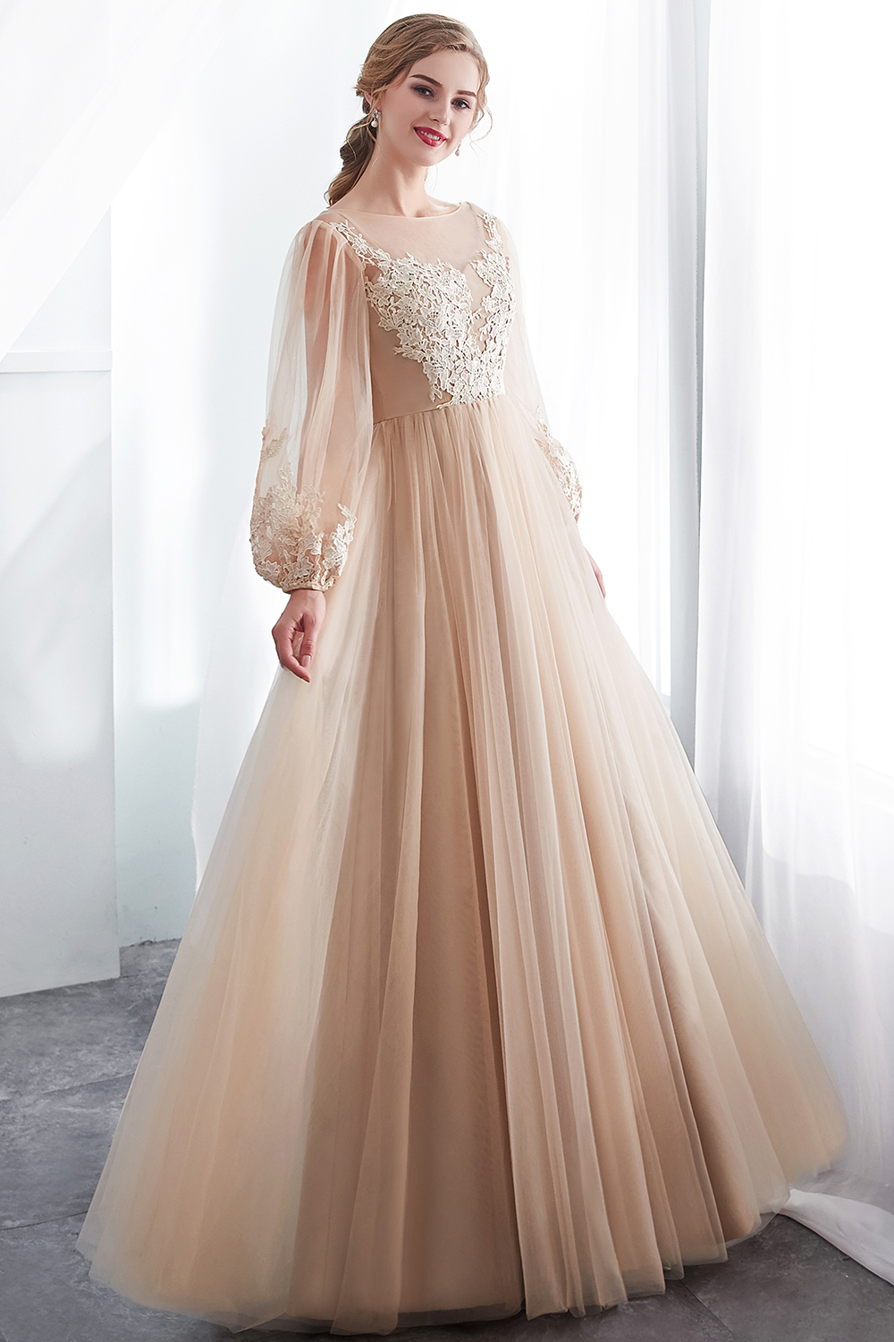 Champagne A-line Long Sleeves Appliques Tulle Evening Dresses
