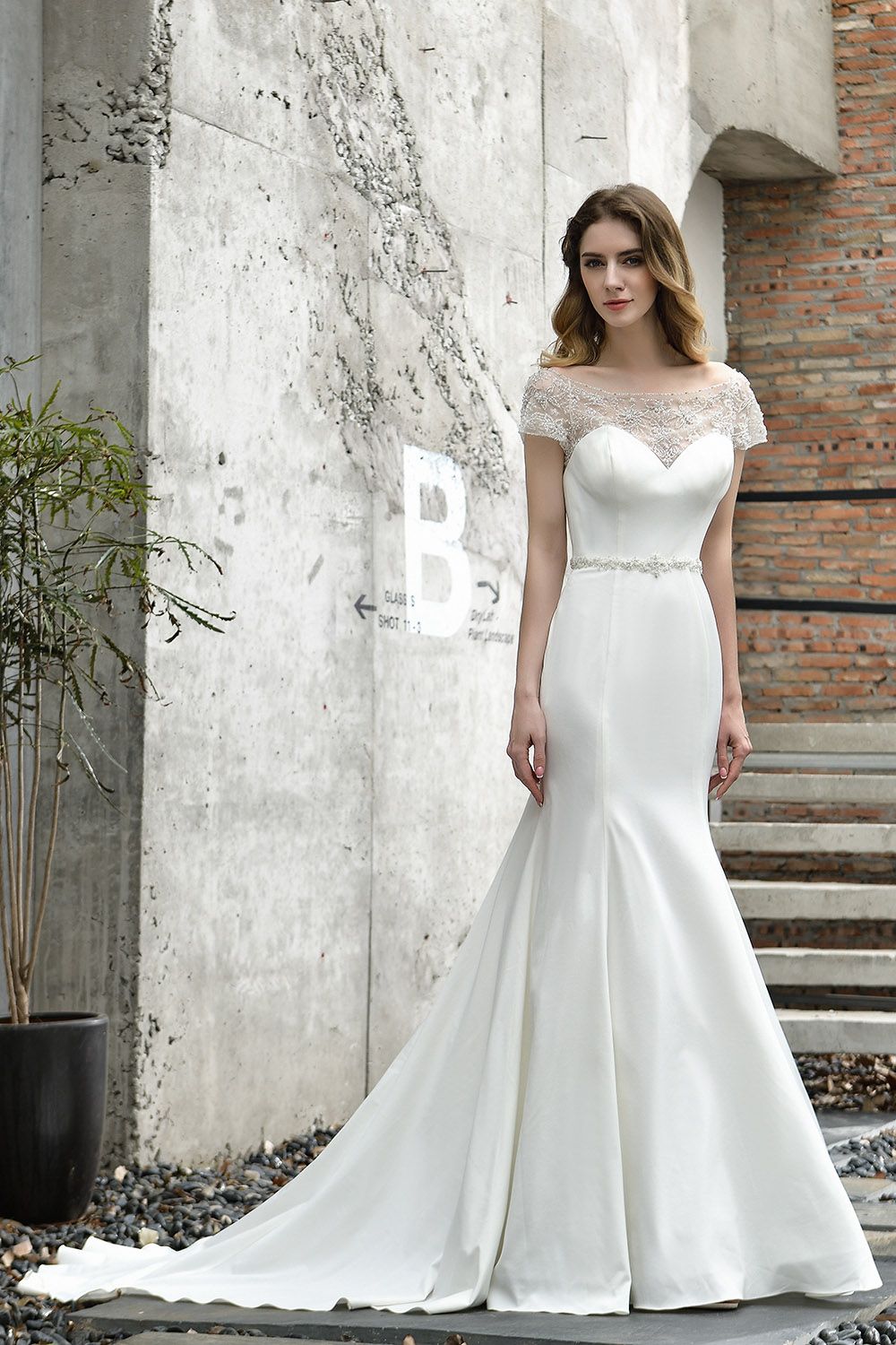 Short Sleeve Lace Mermaid Pearls Wedding Dress With Belt
