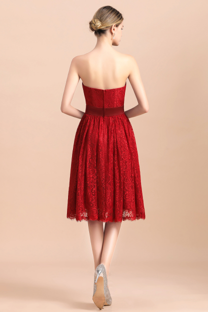 Stunning Red A-line Strapless Appliques Lace Knee-length Bridesmaid Dress With Bowknot