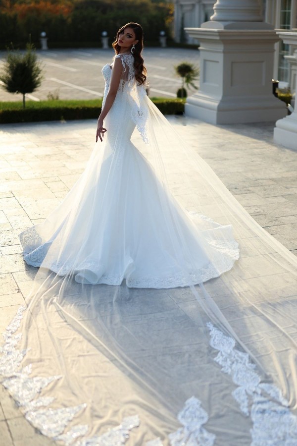 Elegant white Mermaid Sweetheart Tulle Lace Long wedding dress with court train