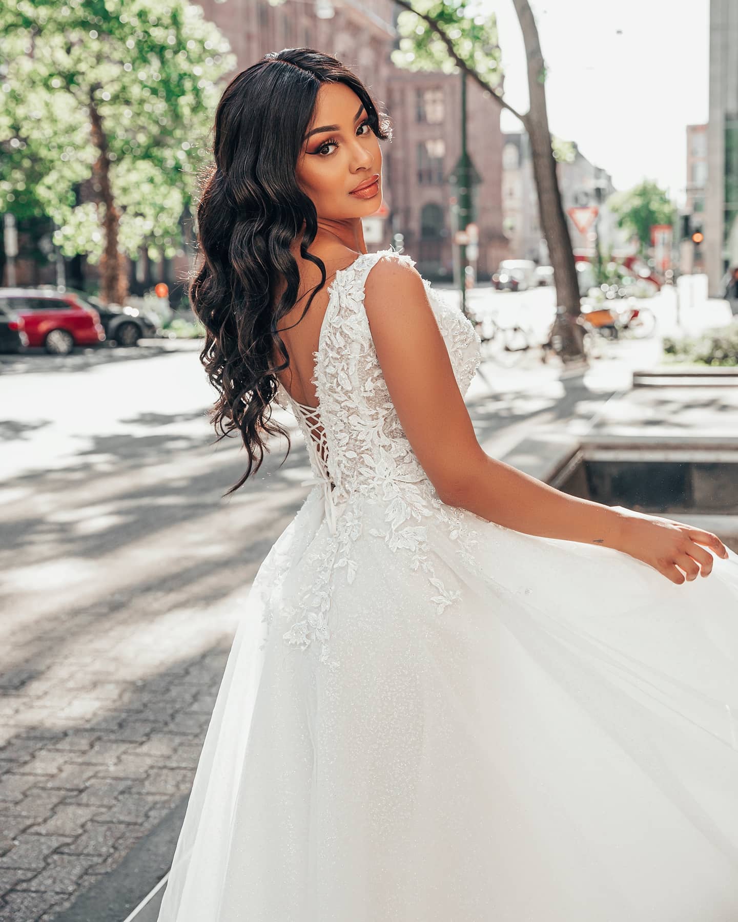 Long V-neck A-Line Tulle Floral Lace Floor-length Wedding Dress
