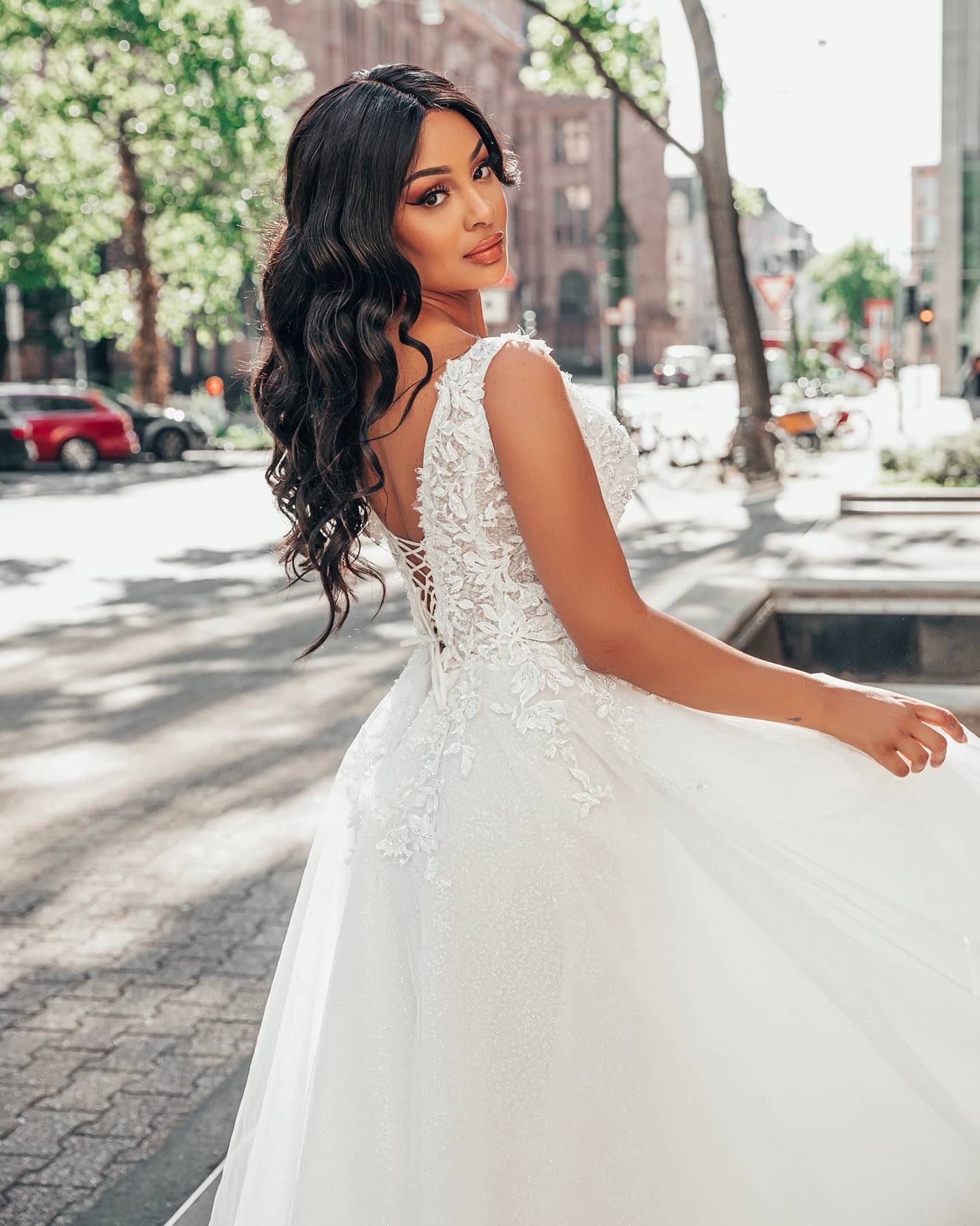Long V-neck A-Line Tulle Floral Lace Floor-length Wedding Dress