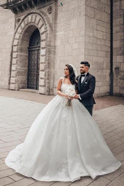 Gorgeous Long Ball Gown Square Neck Floral Lace Tulle Wedding Dresses