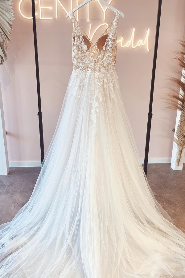 Modern Long A-line V-neck Backless Tulle Lace Wedding Dresses