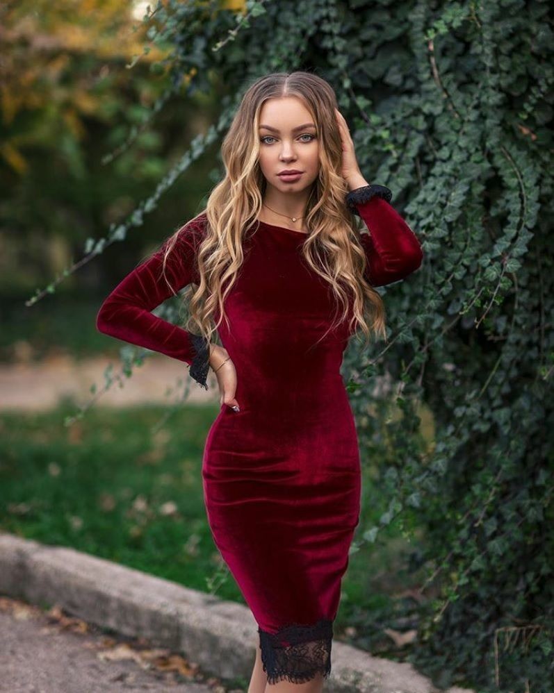 Elegant Short Velvet Mermaid Bateau Formal Evening Dress with Sleeves